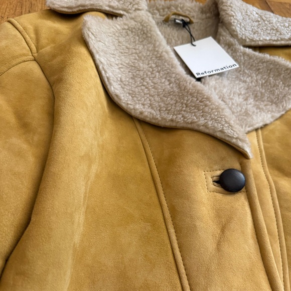 New-Reformation
Veda Luca Suede shearing coat
Parmesan Suede - Picture 10 of 16